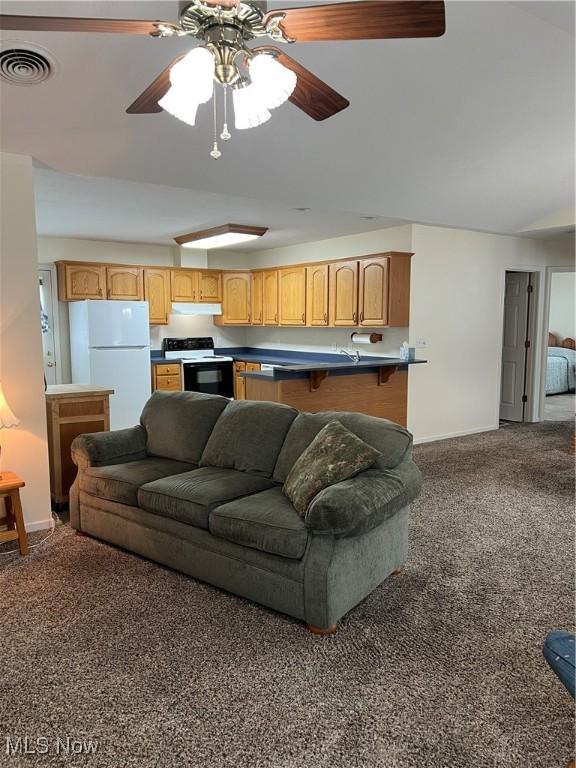 carpeted living room with ceiling fan