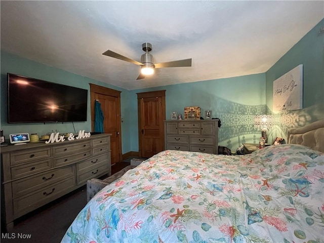 bedroom featuring ceiling fan