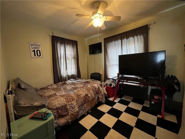 bedroom with ceiling fan