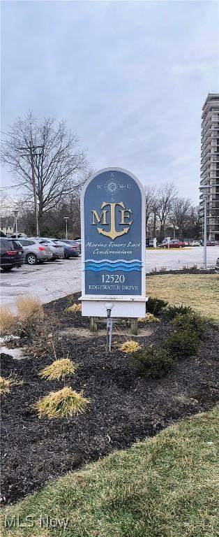 view of community / neighborhood sign