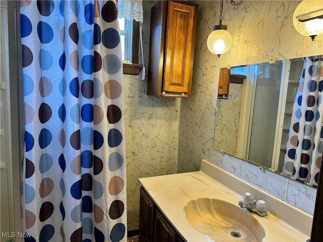 bathroom featuring a shower with curtain and vanity