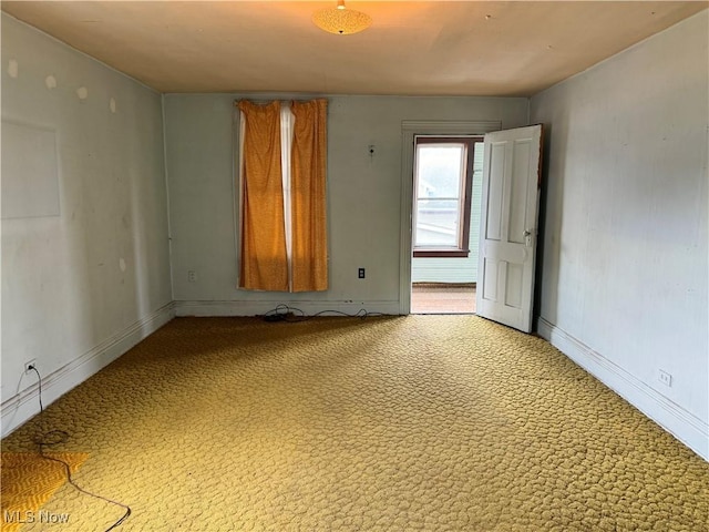 unfurnished room with carpet