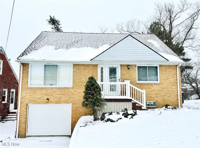 view of front facade featuring a garage