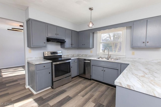 kitchen featuring sink, hanging light fixtures, appliances with stainless steel finishes, and gray cabinets