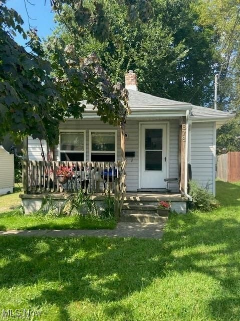 view of front of house with covered porch and a front yard