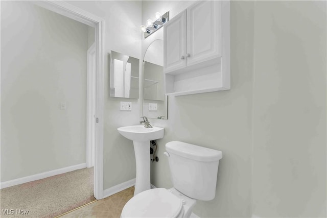 bathroom featuring toilet and sink