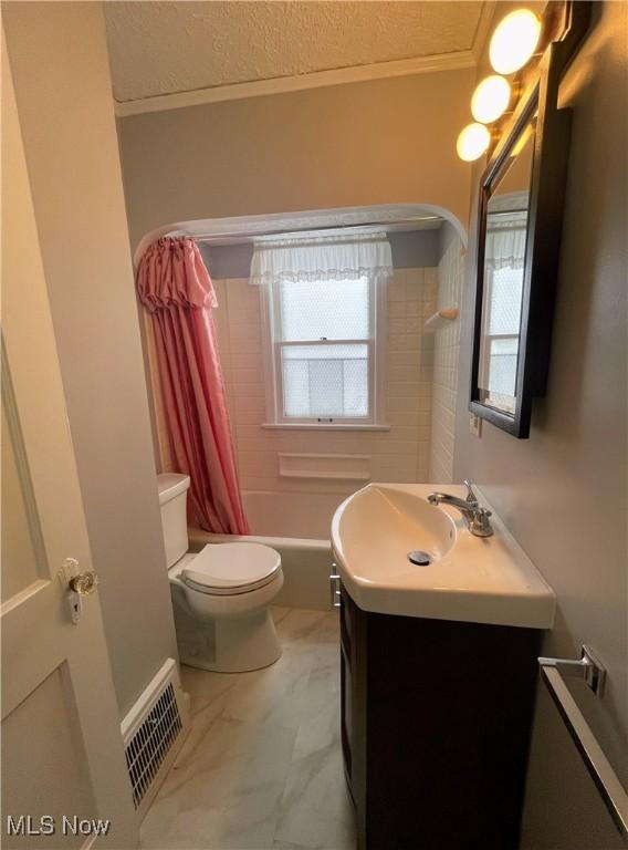 full bathroom with toilet, crown molding, vanity, and shower / tub combo with curtain