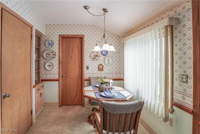 dining space with a notable chandelier