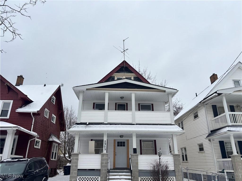 view of front of home with covered porch