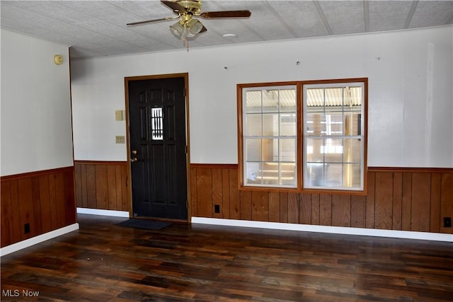 foyer with ceiling fan and dark wood-type flooring