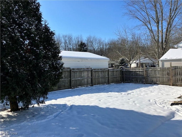 view of yard layered in snow