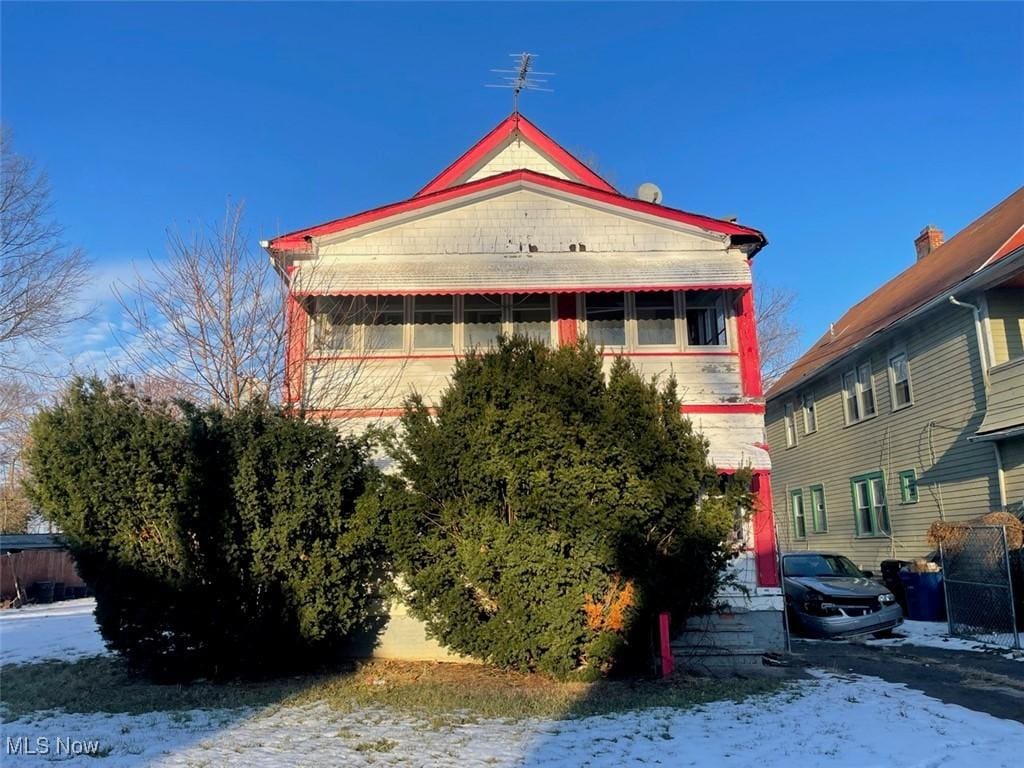 view of front of property