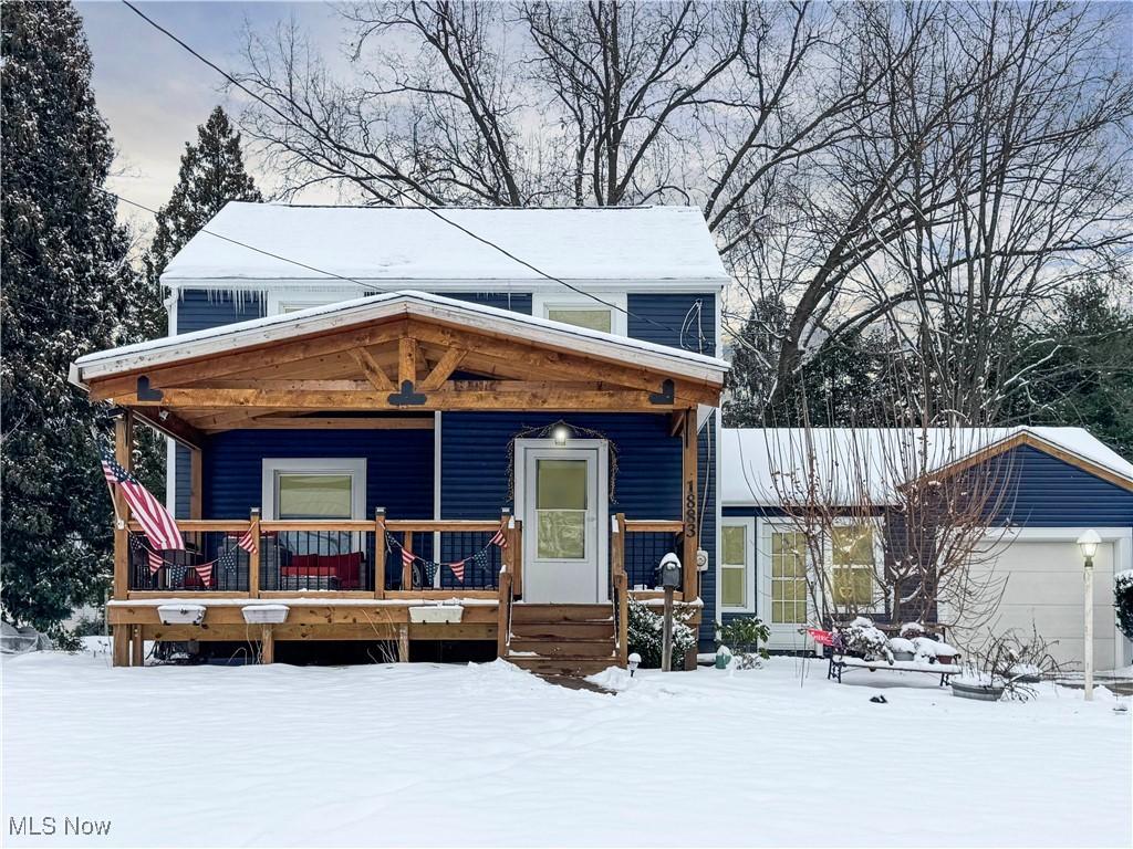 view of front of home featuring covered porch and a garage