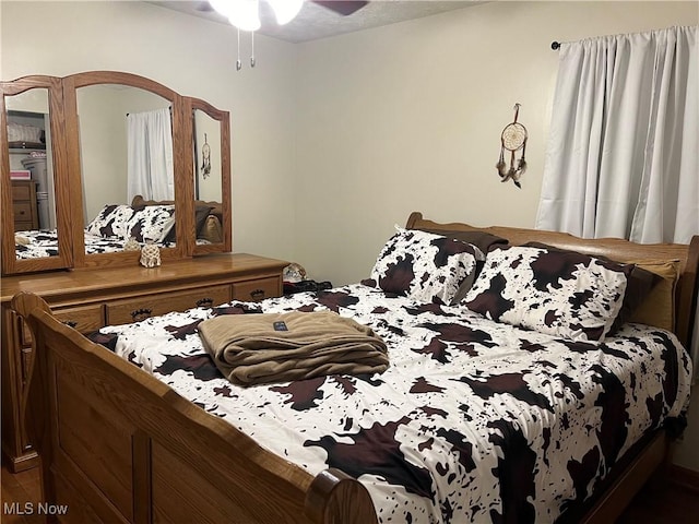 bedroom featuring ceiling fan