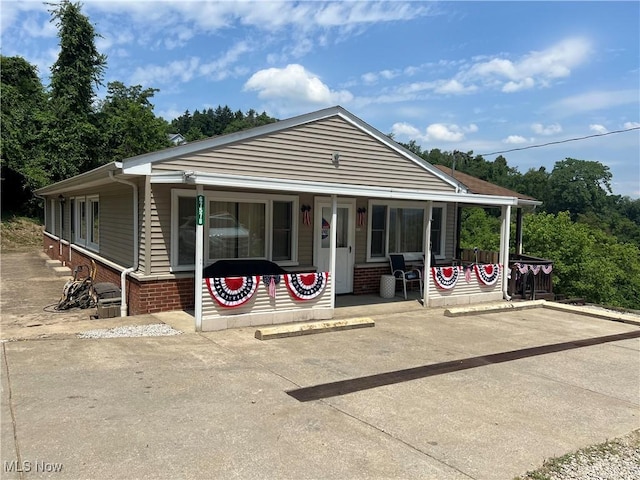 view of front of home featuring covered porch