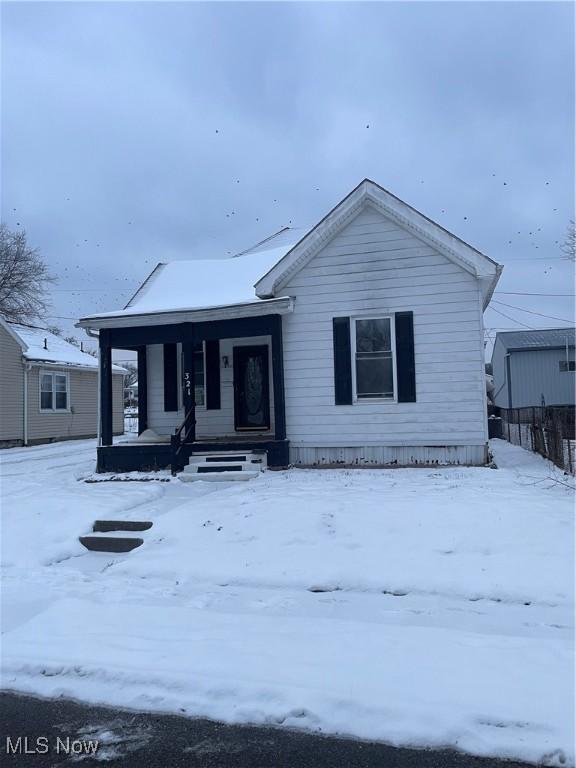 view of front of house featuring a porch