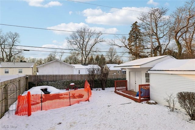 view of yard layered in snow