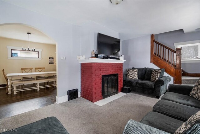 53 Shields Rd, Youngstown, OH 44512 - living area featuring arched walkways, carpet floors, healthy amount of natural light, and baseboards