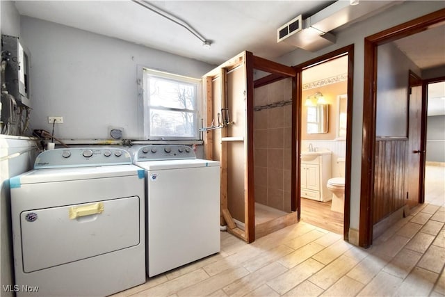 laundry room with sink and independent washer and dryer