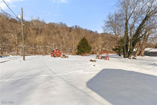 view of yard layered in snow