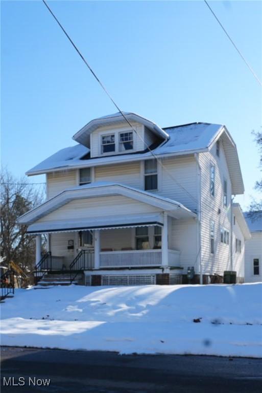 view of front facade featuring covered porch