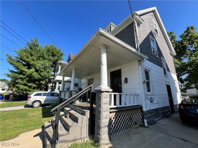 view of front facade featuring covered porch