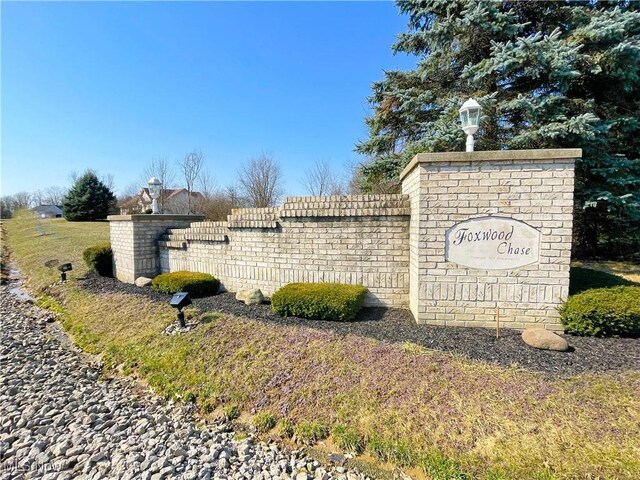 49556 Foxwood Ln, East Palestine, OH 44413