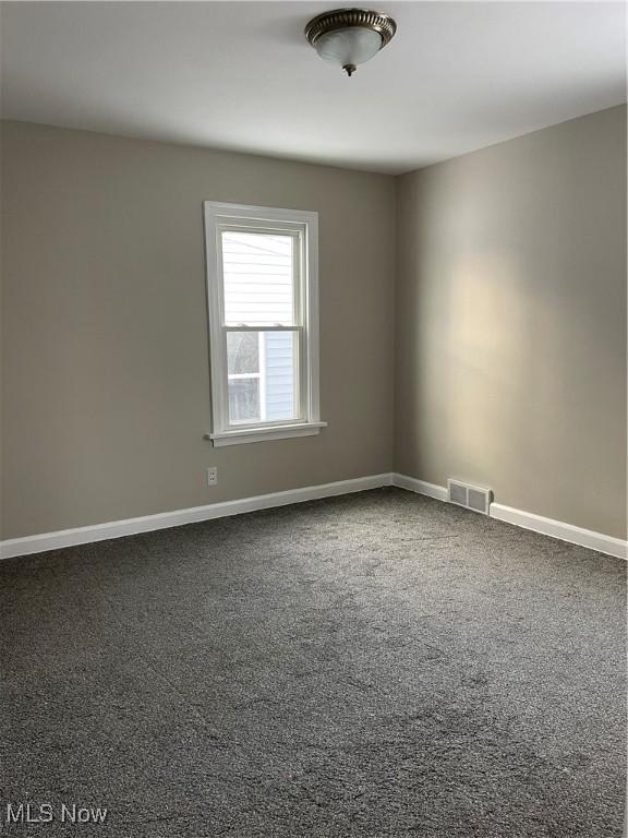 unfurnished room with carpet