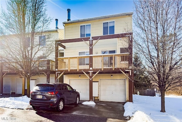 view of front property featuring a garage