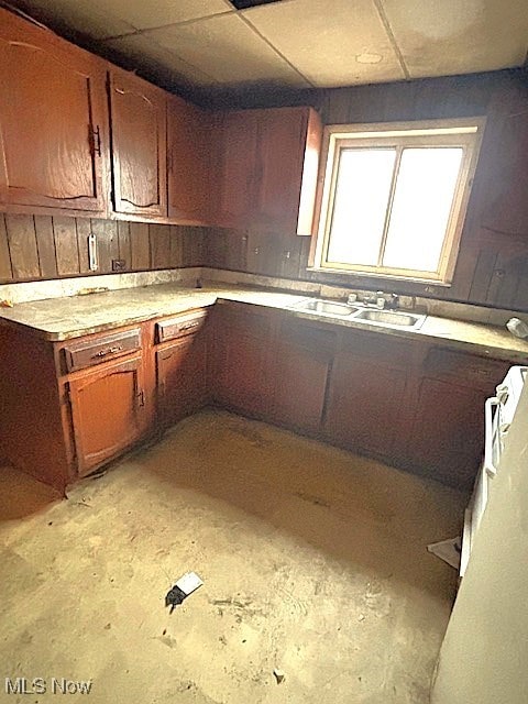 kitchen featuring sink