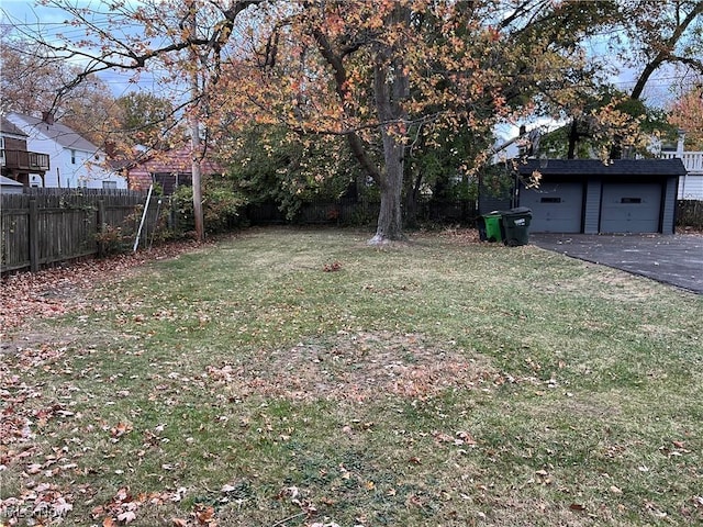 view of yard with a garage