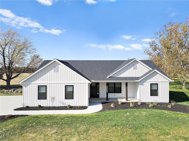 modern farmhouse style home featuring a porch and a front yard