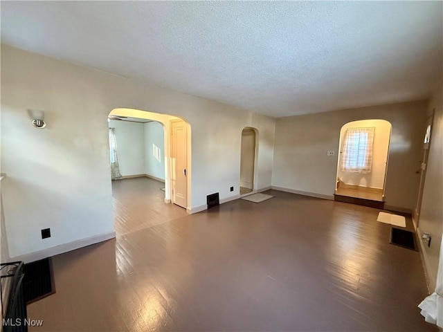 empty room featuring a textured ceiling