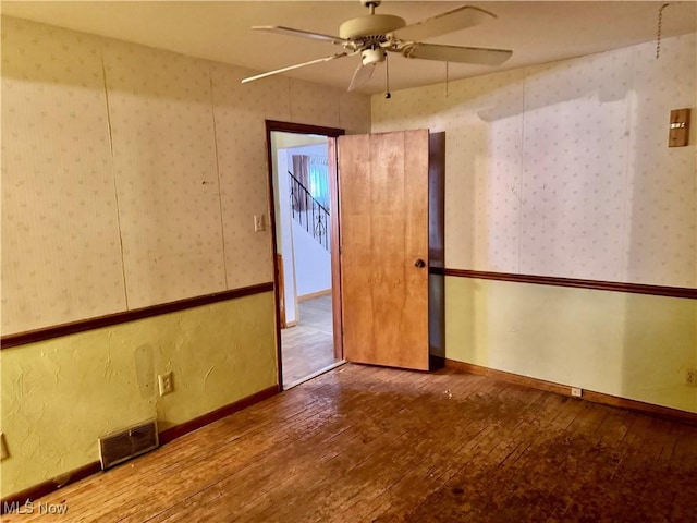 unfurnished room featuring ceiling fan and hardwood / wood-style floors