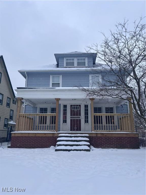 view of front of property featuring a porch