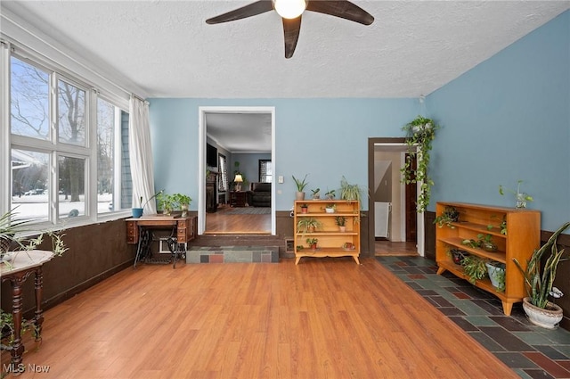 misc room featuring hardwood / wood-style flooring, a textured ceiling, and ceiling fan