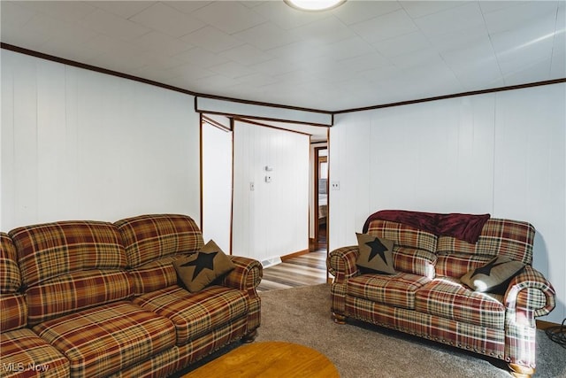 living room with carpet and crown molding