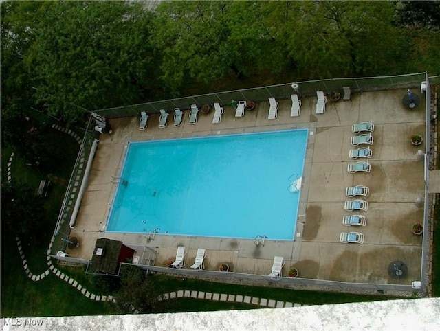 view of swimming pool