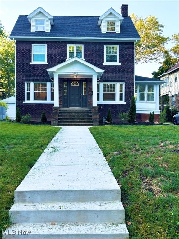 view of front of property with a front lawn