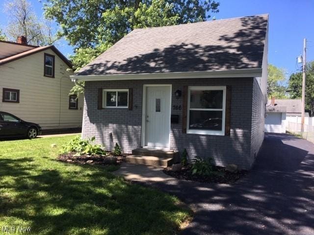 view of front of house with a front yard