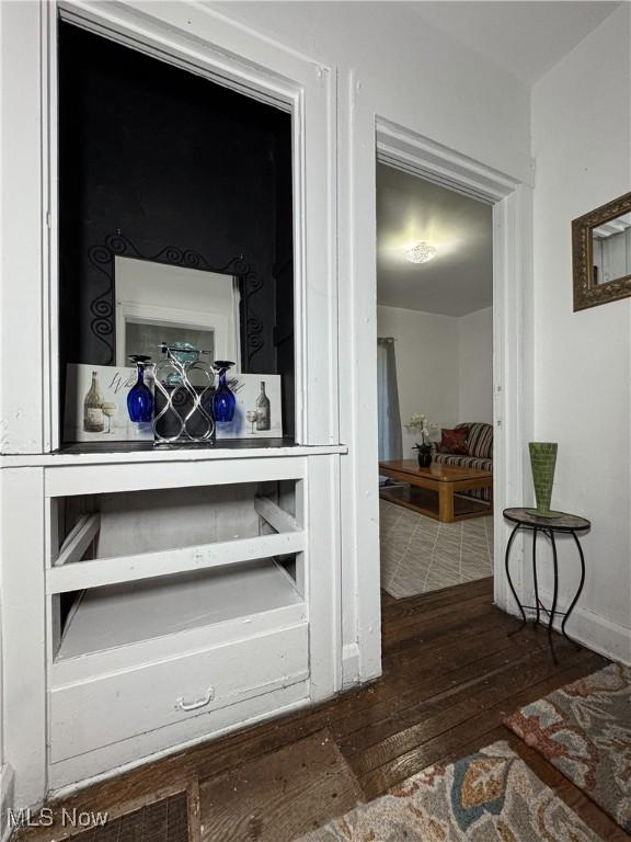 room details featuring hardwood / wood-style floors