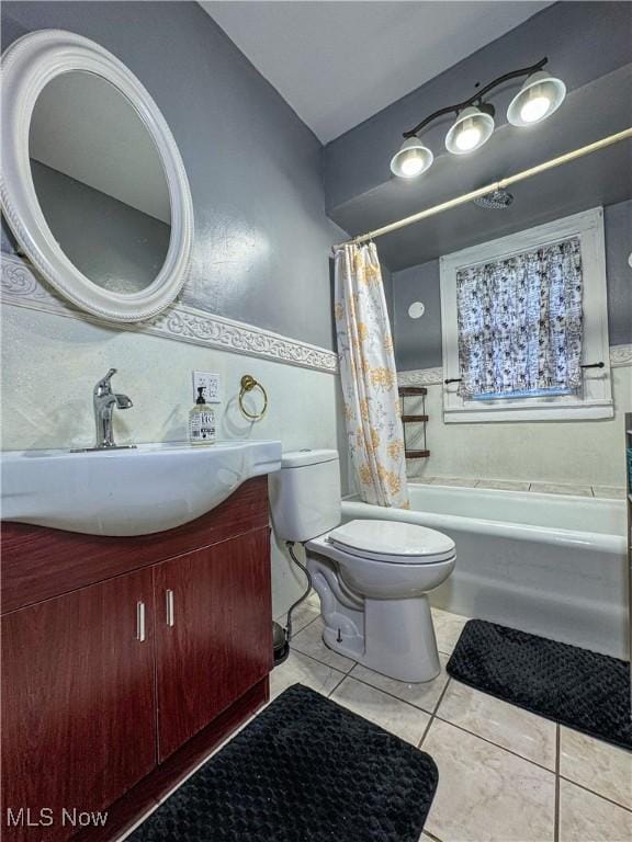 full bathroom with tile patterned floors, toilet, vanity, and shower / bath combo