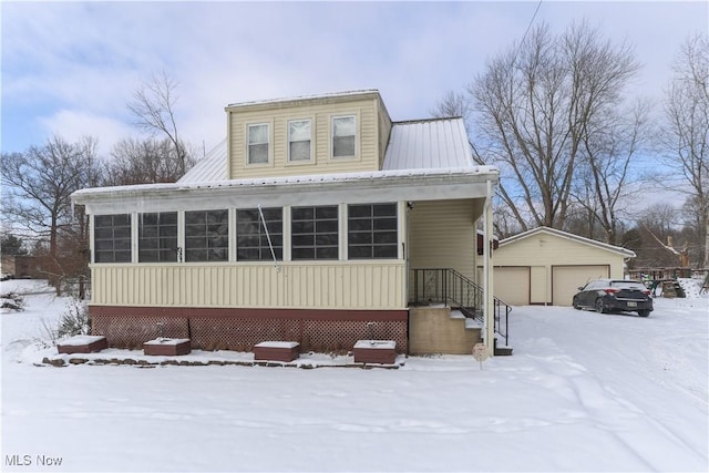 view of front of home featuring an outbuilding and a garage