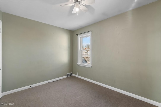 carpeted empty room featuring ceiling fan