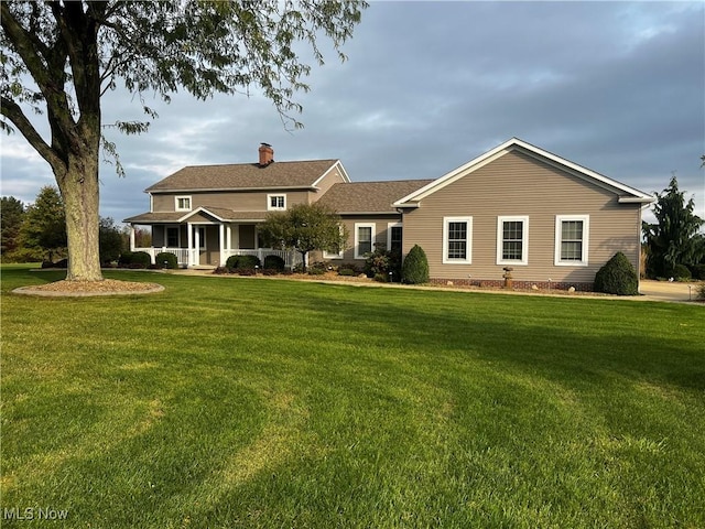 view of front of property with a front lawn