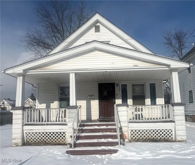 view of front of property featuring a porch