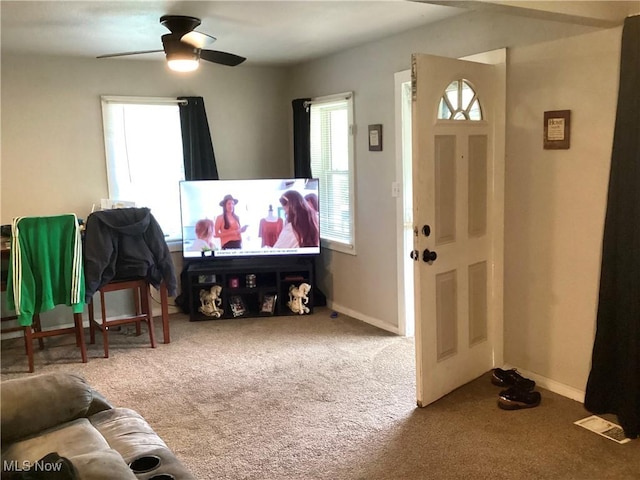 entryway with carpet floors and ceiling fan