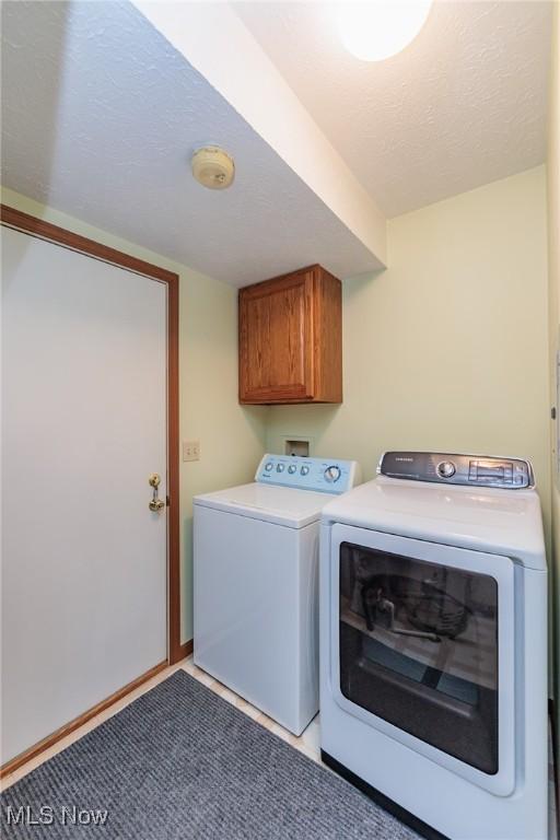 washroom with cabinets, light tile patterned floors, and independent washer and dryer