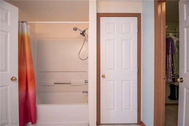 bathroom featuring shower / bath combo