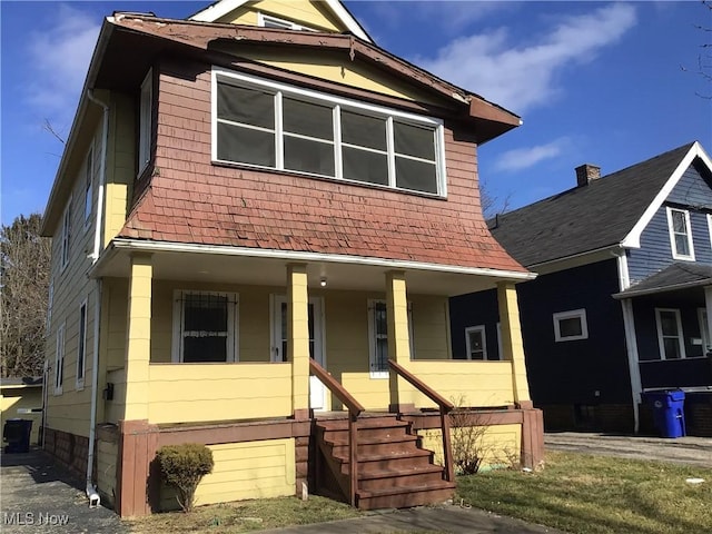 view of front of property featuring a porch